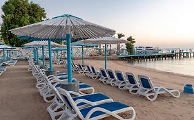 منتجع وسبا مينامارك الشاطئي للعائلات والأزواج فقط